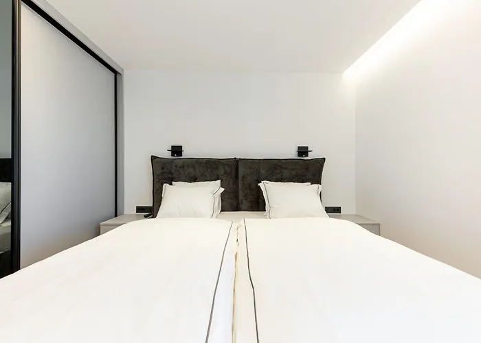 Apartment Ballerina-luxury & Modern, Sea View, Private Garage Parking, Eeasy Access To & Old Town Split