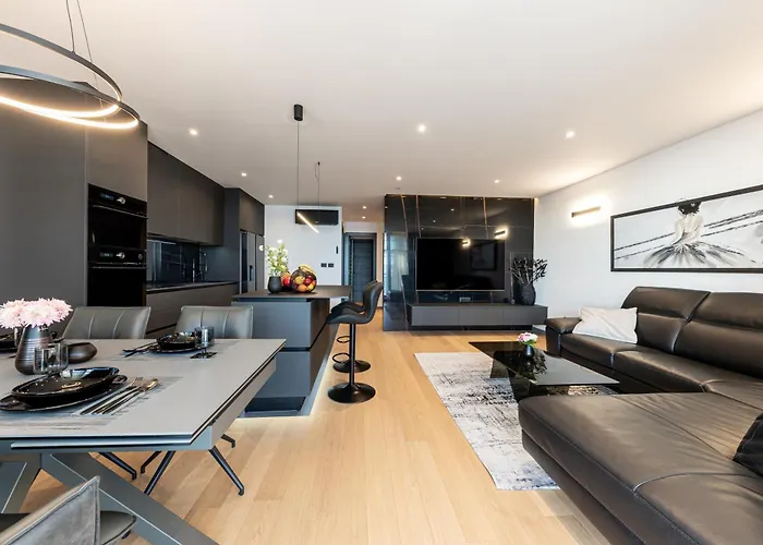 Apartment Ballerina-luxury & Modern, Sea View, Private Garage Parking, Eeasy Access To & Old Town