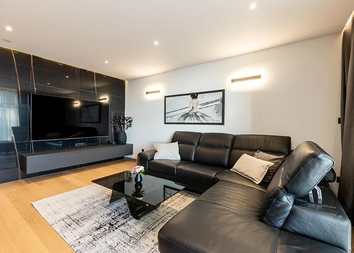 Ballerina-luxury & Modern, Sea View, Private Garage Parking, Eeasy Access To & Old Town Apartment